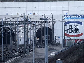 Eurotunnel says services shoul...
